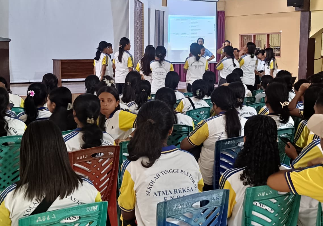 Persiapan STIPAR Ende Bersama Posko Tanggap Darurat Gempa Flores dalam Penanganan Trauma Healing